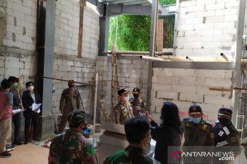 Satpol PP Jaksel tertibkan gedung langgar IMB di Cilandak
