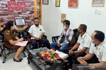 Kejari Mataram terima pelimpahan tersangka korupsi dana Desa Kuripan