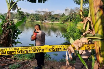 Helikopter yang jatuh masih di dalam Situ Rawa Jemblung  Cibubur