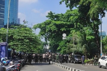 Aparat TNI-Polri jaga ketat gedung Merah Putih KPK