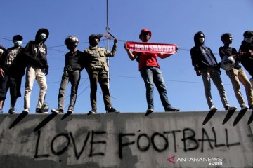 Aksi suporter PSM Makassar tuntut pembangunan Stadion Mattoanging dilanjutkan