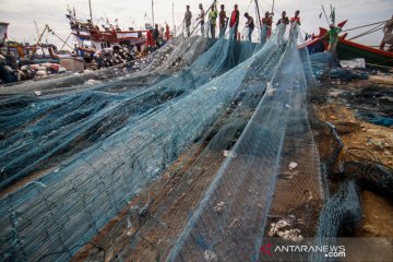 Nelayan di Aceh tak melaut karena gelombang tinggi