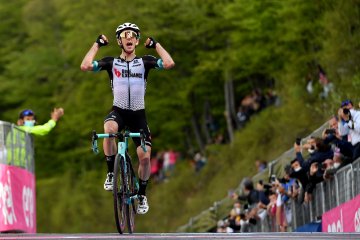 Yates juarai etape 19 tapi Bernal tetap puncaki klasemen Giro d'Italia