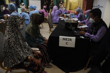 GEBYAR VAKSIN LANSIA  DI MALL