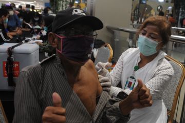 GEBYAR VAKSIN LANSIA  DI MALL