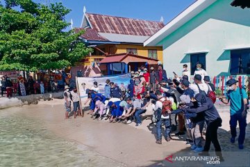 Puluhan tukik dilepasliarkan di Pulau Barang Caddi Makassar