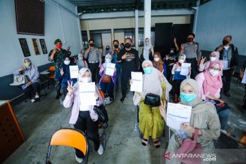 Pemkot Bandung optimistis vaksinasi guru tuntas awal Juni 2021