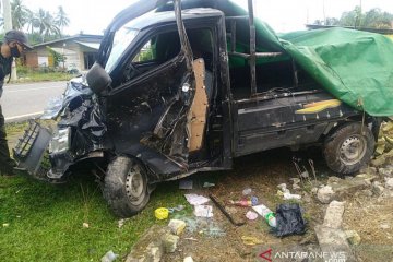 Mobil pick up tabrak pagar SD di Pulau Makmur, Mukomuko