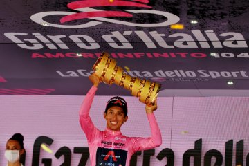 Egan Bernal juarai Giro d'Italia