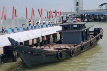 Tim gabungan TNI AL tangkap kapal pengangkut 13 ton BBM ilegal