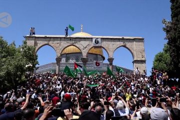 Ribuan warga Palestina protes anti-Israel di kompleks al-Aqsa