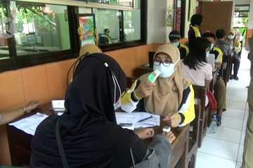Pemkot Tangerang sasar UMKM dan PKL terima vaksinasi COVID-19