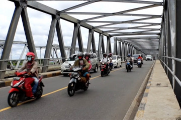 BPJN Kalbar tingkatkan kualitas penerangan di jembatan Landak II