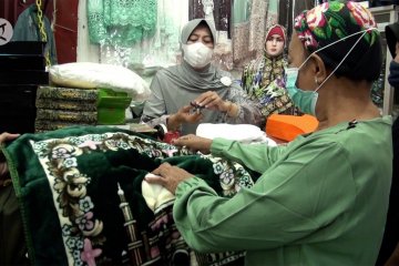 Lebaran semakin dekat, penjualan baju muslim meningkat