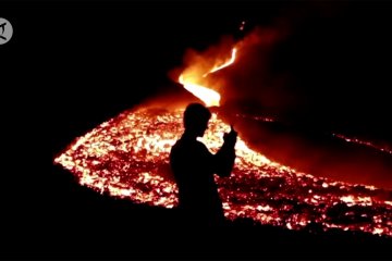 Tumpahan lahar spektakuler dari gunung berapi Pacaya Guatemala