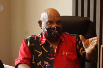 Wagub Papua Klemen Tinal tutup usia