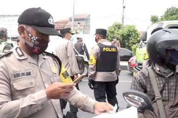 Pos penyekatan Cirebon fleksibel saat saring kendaraan