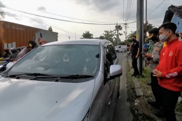 Wali Kota Gibran tinjau kegiatan di pos penyekatan Palang Joglo