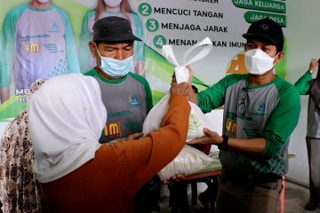 Terapkan PPKM mikro, Pemkab Kubu Raya salurkan bantuan sembako