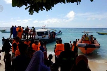 Tim SAR berhasil evakuasi penumpang kapal Karya Indah ke Sanana
