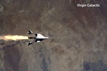 Virgin Galactic bergerak mendekati pariwisata luar angkasa