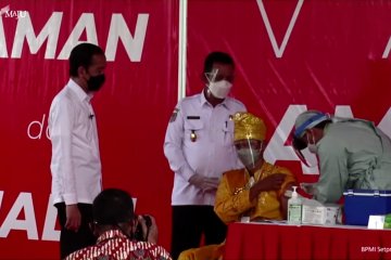 Jokowi tinjau pelaksanaan vaksinasi di Kepulauan Riau