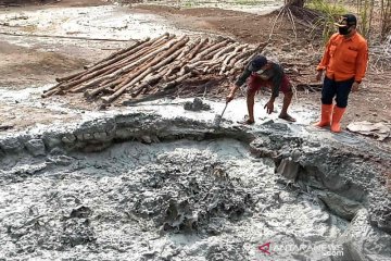 Dinas ESDM Jabar teliti sampel semburan lumpur di Cirebon