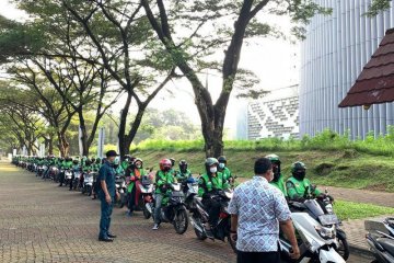 Pengemudi transportasi umum jalani vaksinasi Drive Thru di RSUI