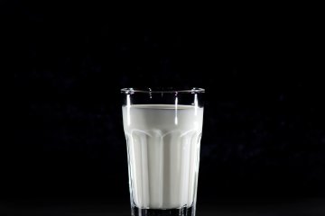 Porsi minum susu yang tepat untuk orang dewasa