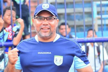 Pelatih Persela senang sekaligus waspada jelang laga kontra Persipura