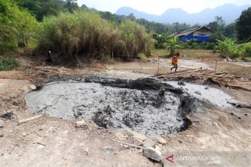 Semburan lumpur dan gas di Cirebon