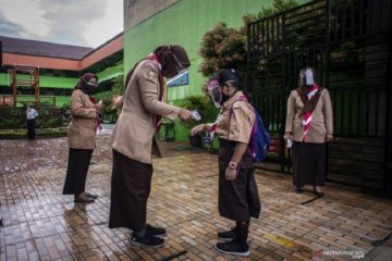 Uji coba pembelajaran tatap muka tahap II DKI mundur jadi Rabu (9/6)