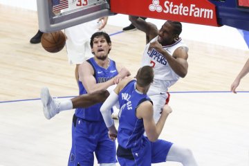 45 poin Leonard bawa Clippers paksa Mavs mainkan gim terakhir