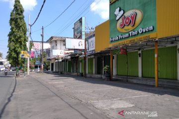 Sejumlah pelaku usaha di Kudus tutup dukung "dua hari di rumah"