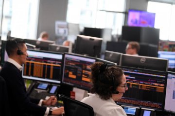 Saham Inggris dibuka melemah, indeks FTSE 100 turun untuk hari ketiga