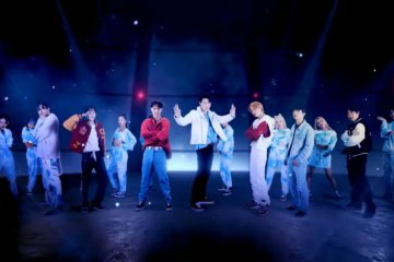 EXO kembali dengan enerjik dan futuristik di "Don't Fight the Feeling"