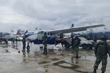 TNI/Polri disiagakan amankan Bandara Aminggaru Ilaga