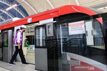 Presiden Joko Widodo tinjau proyek LRT