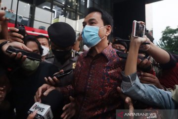 Azis Syamsuddin hindari wartawan usai diperiksa KPK