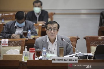 Raker Komisi III DPR dengan Menkumham bahas rencana kerja bidang legislasi tahun 2021