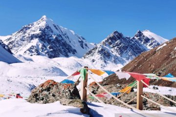 Menjumpai etnis Yugur di atas ketinggian 3.830 mdpl puncak Bars Snow