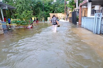 Sungai tertimbun longsor, Perumahan Nerada Tangerang Selatan banjir