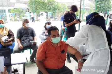 Vaksinasi massal 1.200 warga wilayah rentan difasilitasi Polres Bekasi