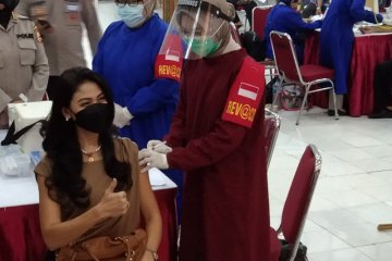 Putri Indonesia ikuti vaksinasi COVID-19