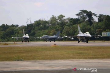 Latihan manuver F-16 TNI AU dan USPACAF AS diawali terbang pengenalan