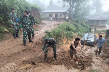 TNI AD bangun 1.200 meter jalan Dusun Maju Jaya dalam program TMMD