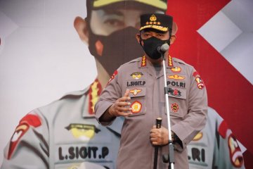 Kapolri tinjau vaksinasi dan posko PPKM Mikro di Madiun dan Bangkalan