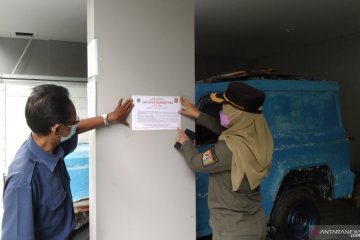 Satpol PP tutup rumah indekos karena penghuni positif COVID-19