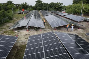Pembangkit listrik tenaga surya di pulau Sabira