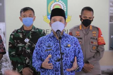 Sasar 15 ribu orang, vaksinasi zona merah di Tangerang ajak TNI-Polri
